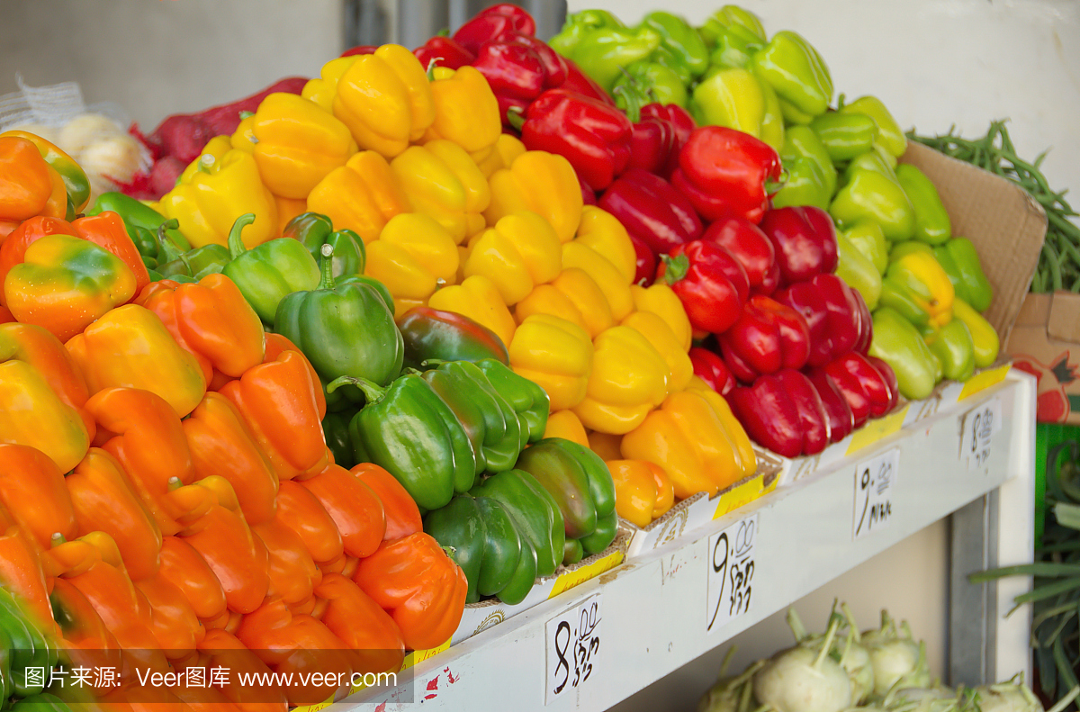 以色列市场产品:色彩鲜艳的新鲜甜椒